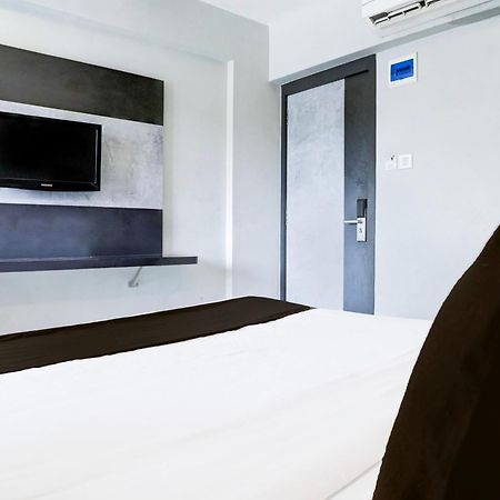 Super Townhouse Oak Vashi Hotell Turambhe Exteriör bild