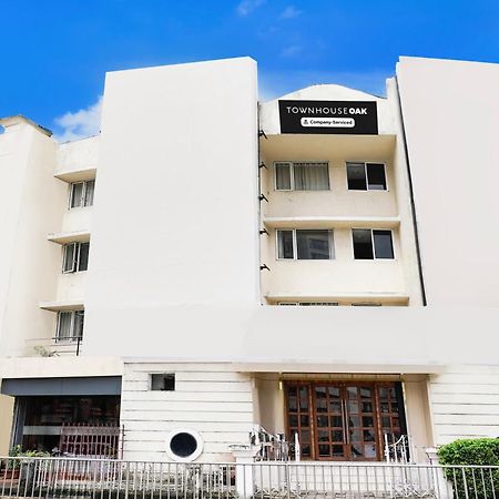 Super Townhouse Oak Vashi Hotell Turambhe Exteriör bild