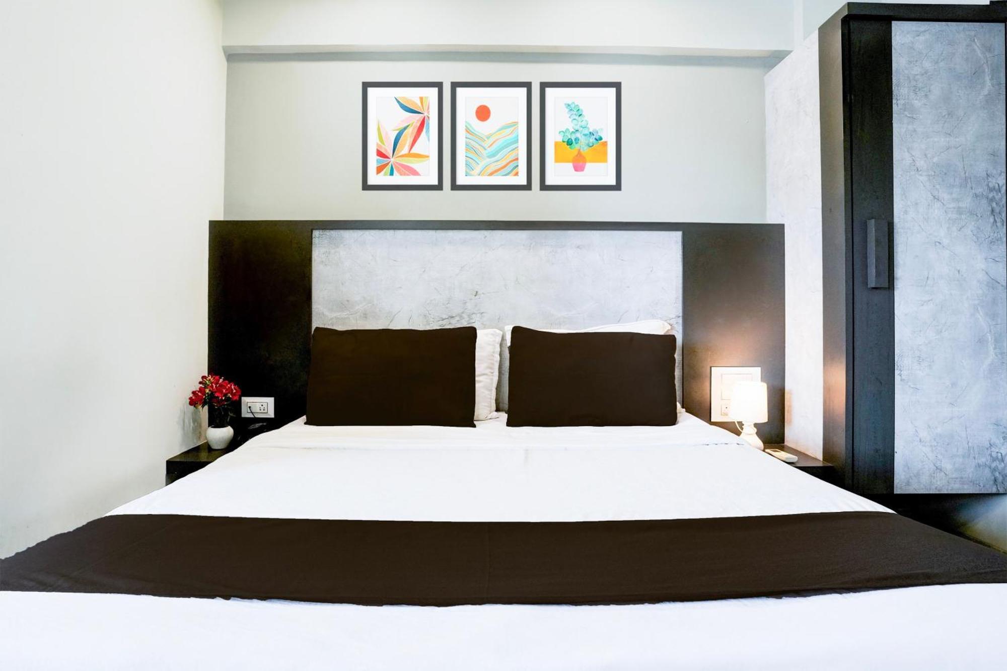 Super Townhouse Oak Vashi Hotell Turambhe Exteriör bild