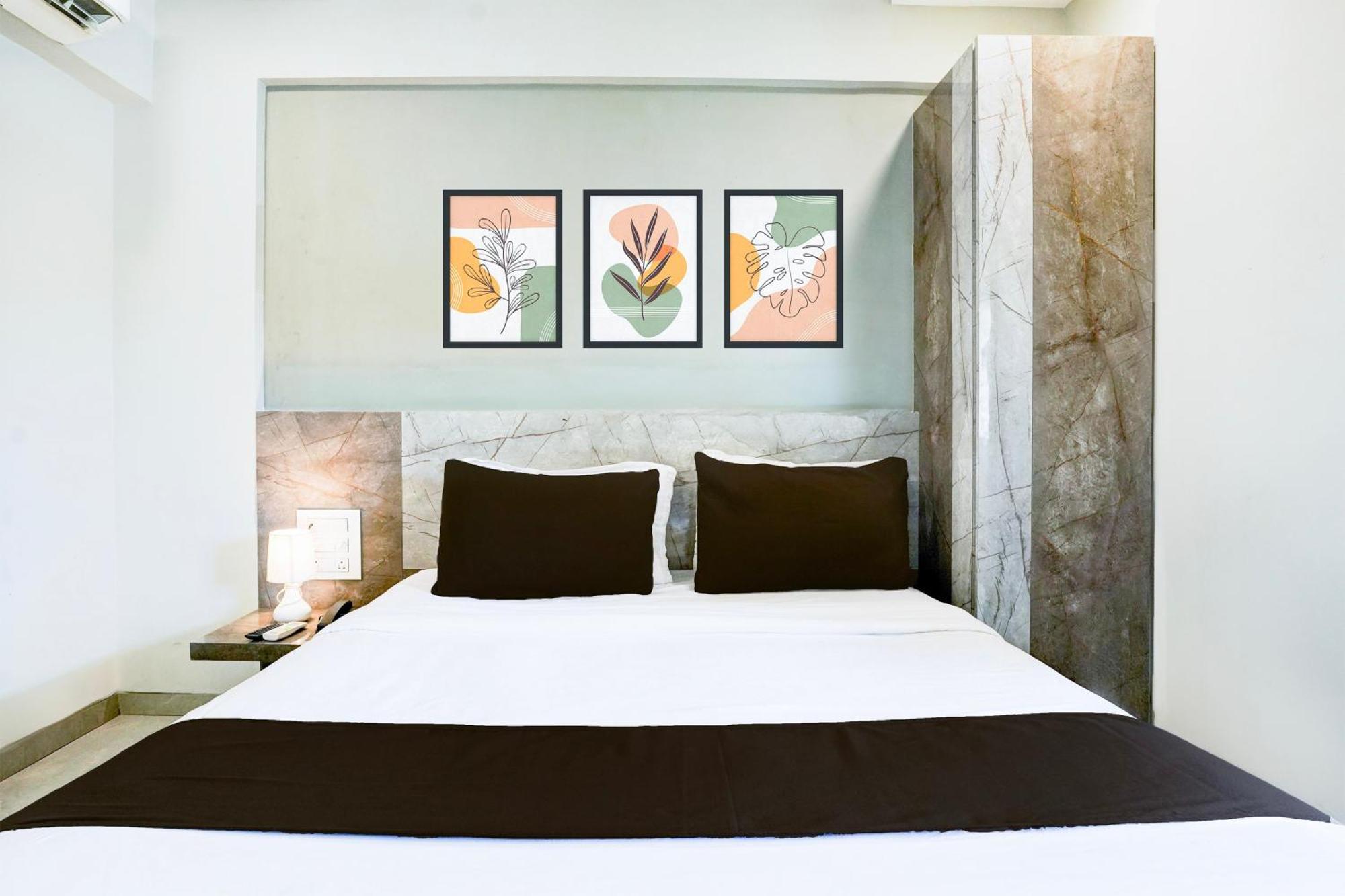 Super Townhouse Oak Vashi Hotell Turambhe Exteriör bild