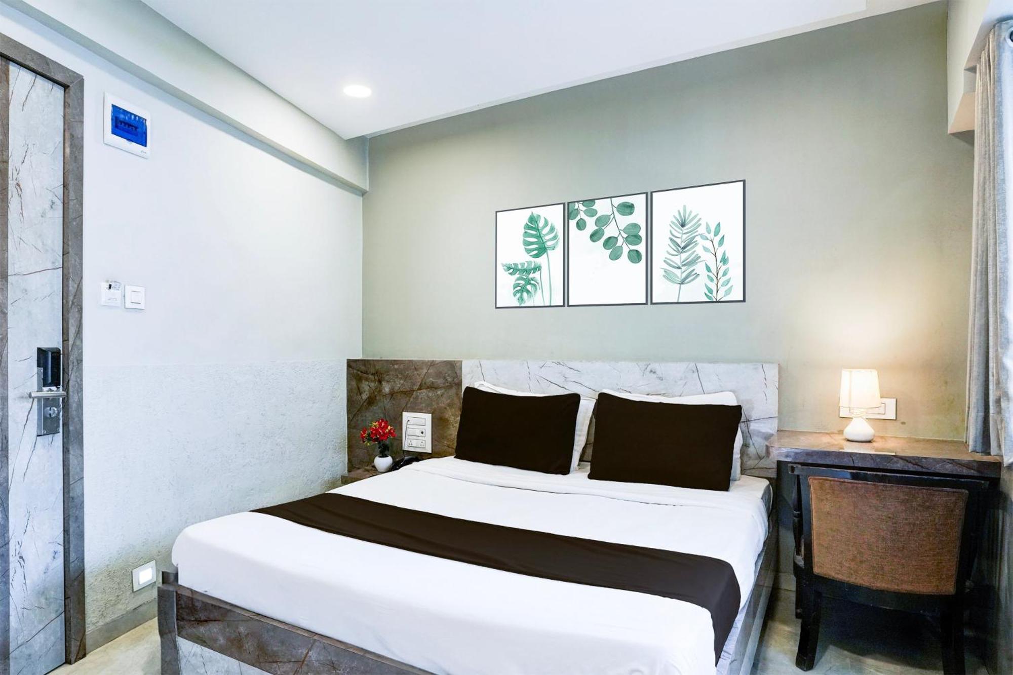 Super Townhouse Oak Vashi Hotell Turambhe Exteriör bild
