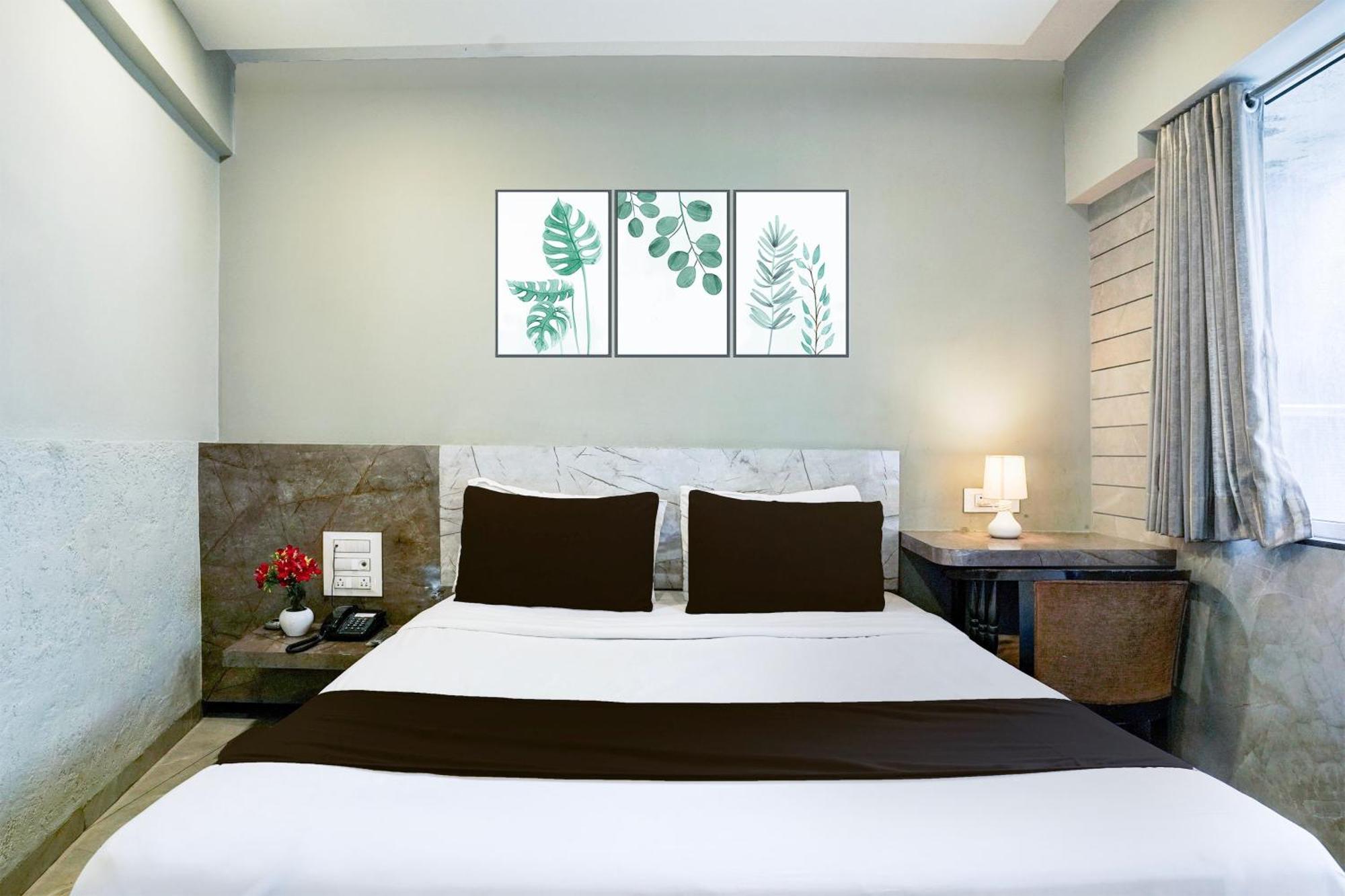 Super Townhouse Oak Vashi Hotell Turambhe Exteriör bild
